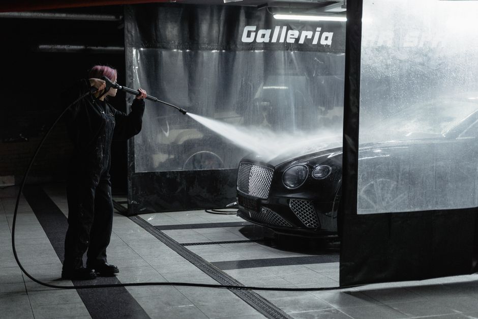 Covering voiture ou peinture carrosserie : lequel choisir pour changer la couleur ?